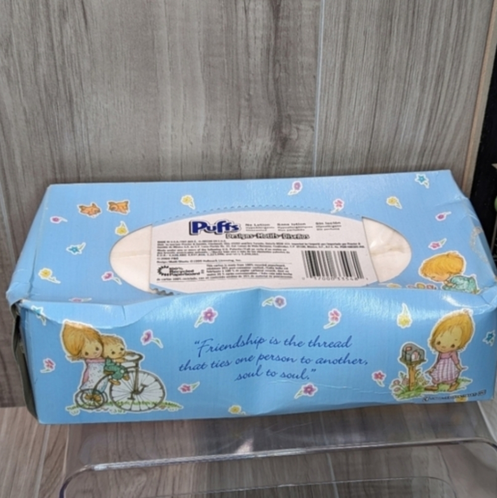 VINTAGE BETSEY CLARK BOX OF PUFFS TISSUE SEALED